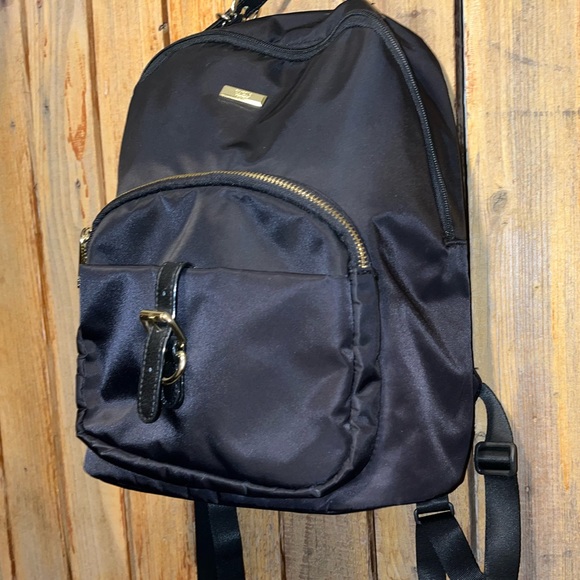 Tutilo New York Black Backpack - Picture 3 of 8